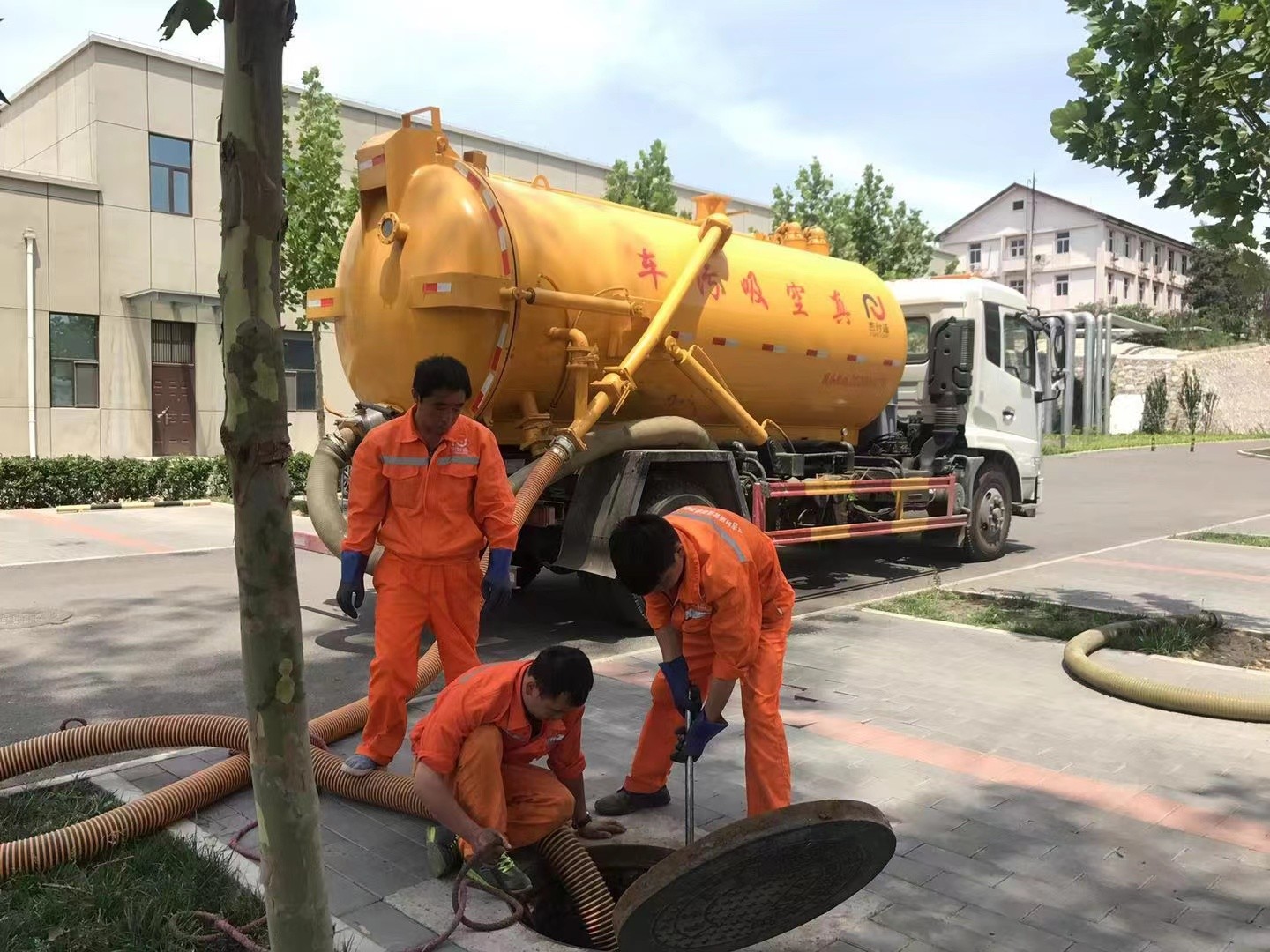 西固化粪池清理与5-8吨吸粪车施工效率分析